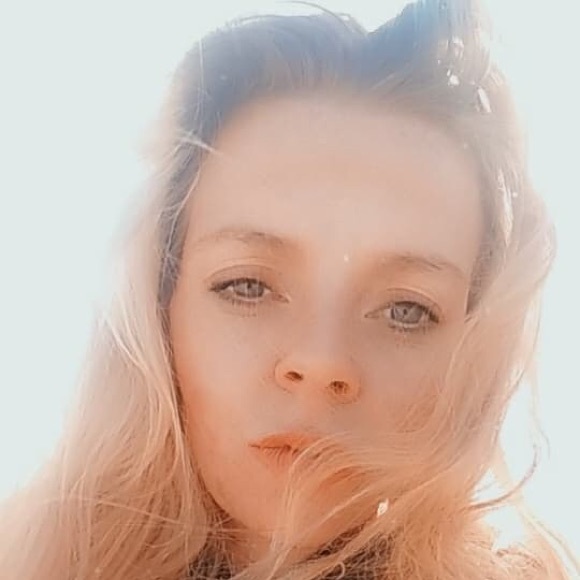 Meet your Posher, Sarah - Picture 1 of 1